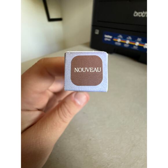 Saie Lip Blur Lipstick Nouveau NEW IN BOX - Picture 2 of 3